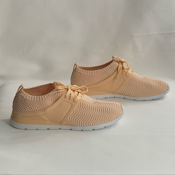 NWOT UGG Tread Lite Willows Peach Sneaker - Picture 8 of 11